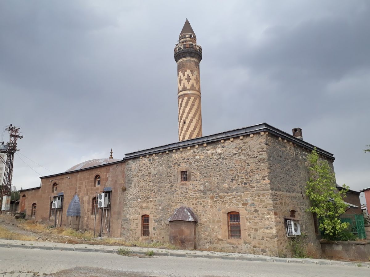 Hacı Şeref Camii | Nomatto