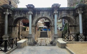 Hadrian Kapısı