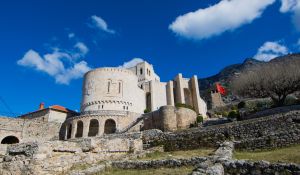 İskender Bey Ulusal Müzesi ve Kruja Kalesi ( Skanderbeg Museum and Kruja Castle)