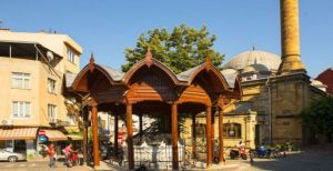 Çarşı Camii ve Şadırvan