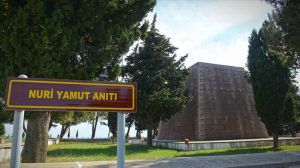 Monument to Nuri Yamut in the ruins