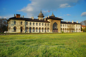 Karaagi railway station