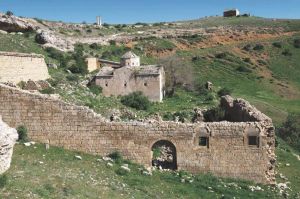 Abrenk Kilisesi ve Dikili Taşlar