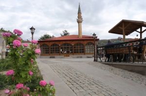 Gülabi Bey Camii ve Hamamı