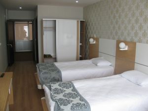 Let in the app hotel