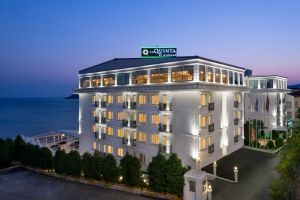 La Qinta by Wyndham Let in