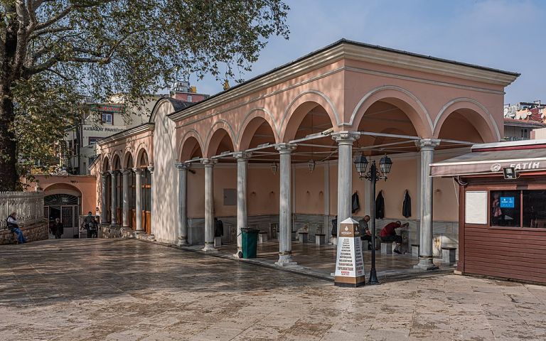 Pertevniyal Valide Sultan Camii 4. Fotoğraf
