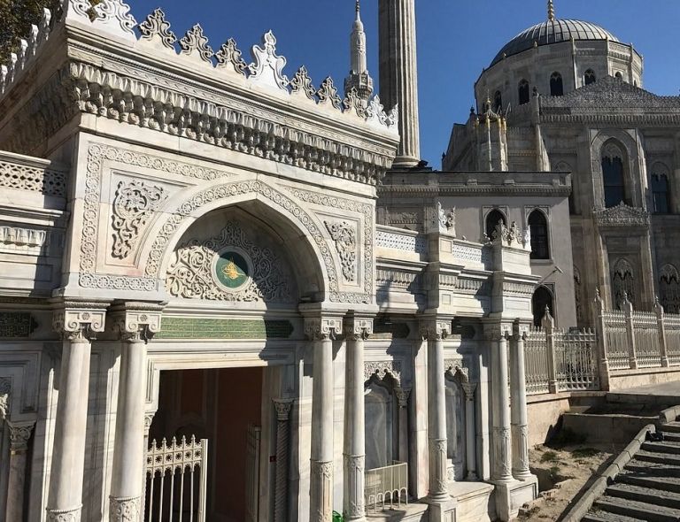 Pertevniyal Valide Sultan Camii 3. Fotoğraf