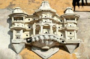 Bu Saraylar Kimin İçin?