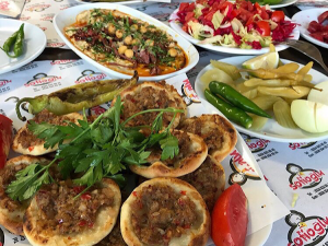 Sofioğlu Fındık Lahmacun & HUMUS TARSUS